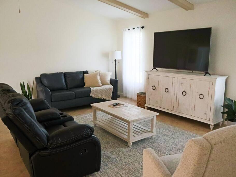 Cozy Retreat, Heated Pool, Water Canal, Bikes,3 Bedroom Cape Coral Exterior photo