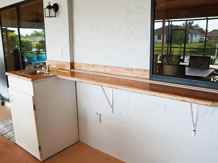Cozy Retreat, Heated Pool, Water Canal, Bikes,3 Bedroom Cape Coral Exterior photo
