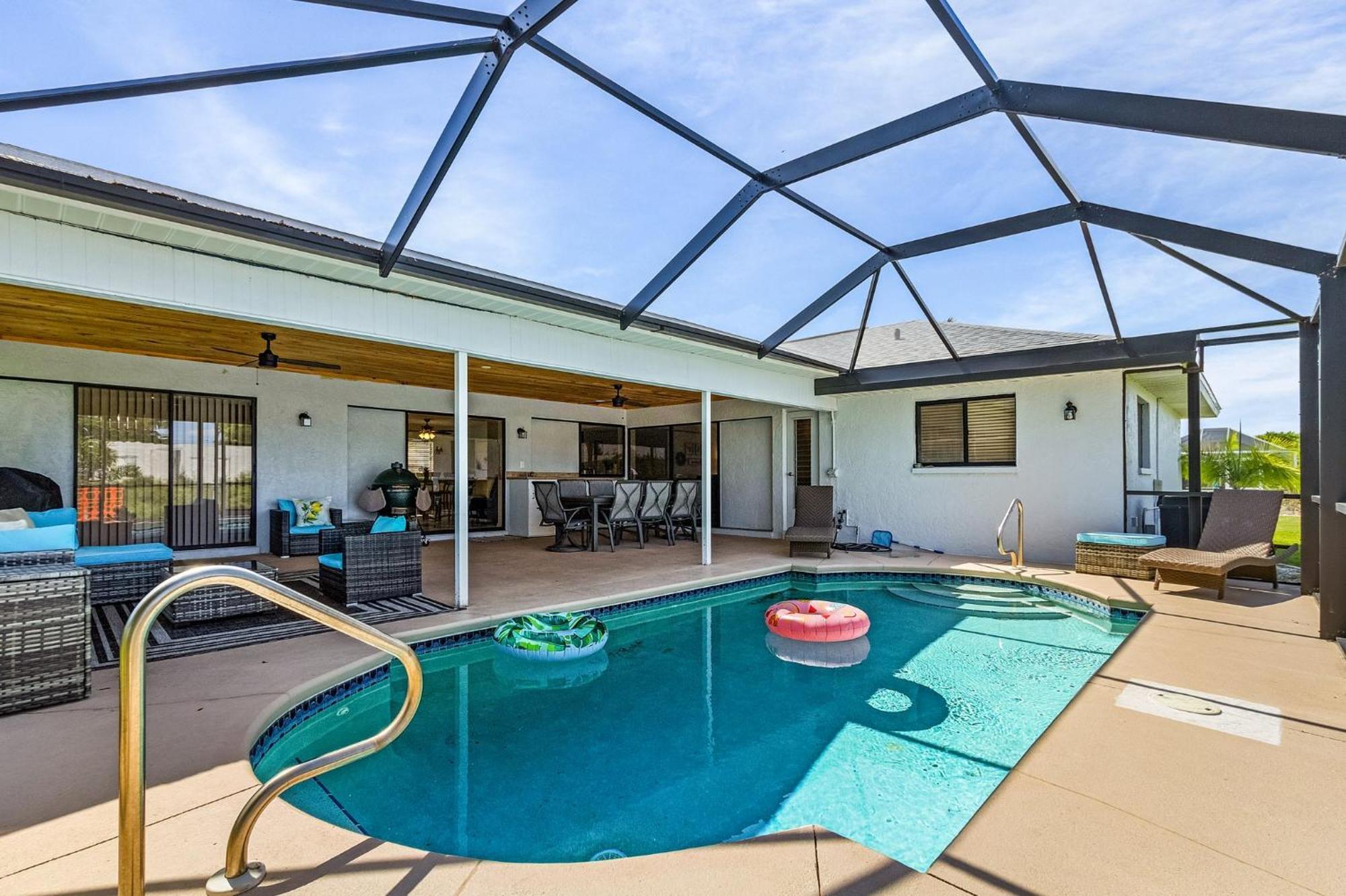 Cozy Retreat, Heated Pool, Water Canal, Bikes,3 Bedroom Cape Coral Exterior photo