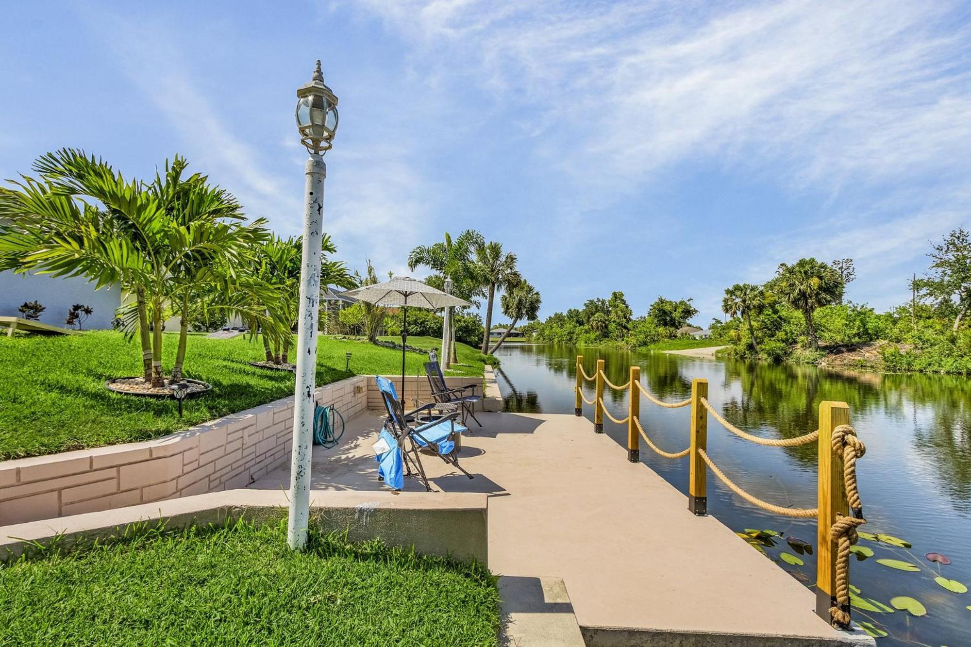 Cozy Retreat, Heated Pool, Water Canal, Bikes,3 Bedroom Cape Coral Exterior photo