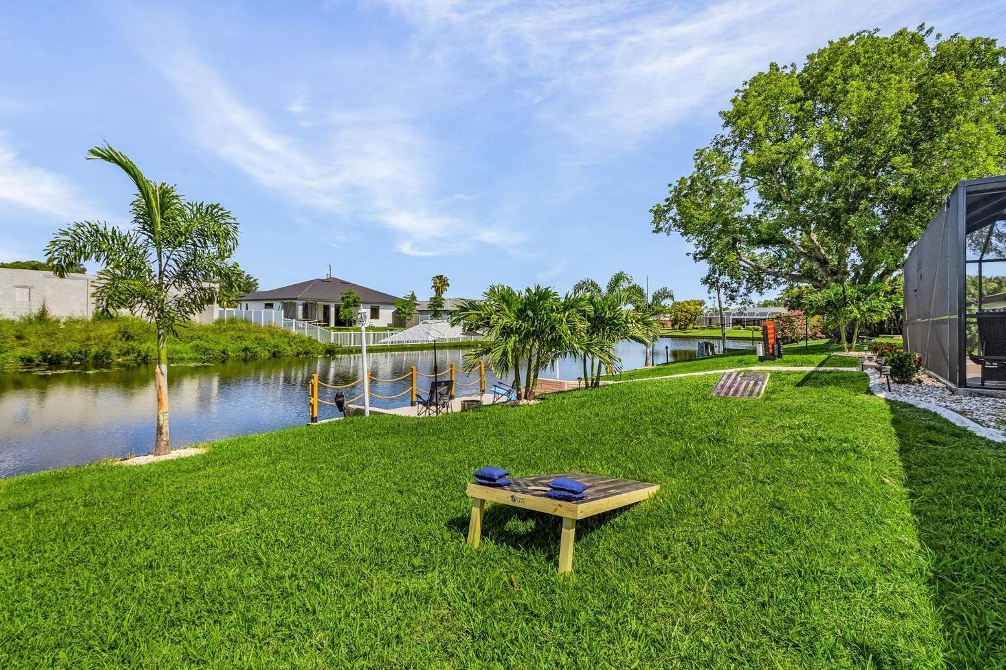 Cozy Retreat, Heated Pool, Water Canal, Bikes,3 Bedroom Cape Coral Exterior photo
