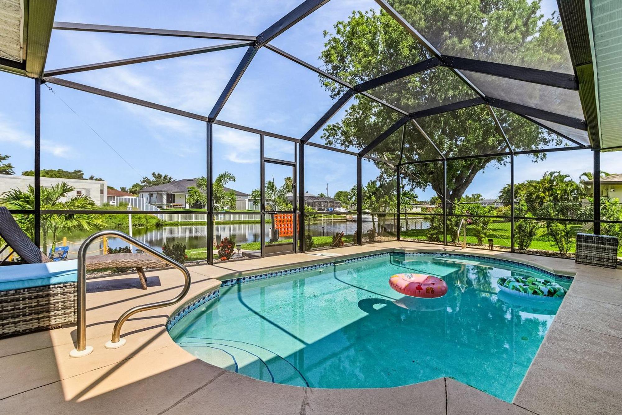 Cozy Retreat, Heated Pool, Water Canal, Bikes,3 Bedroom Cape Coral Exterior photo